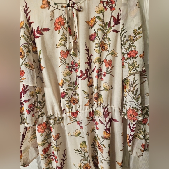 Sold.Guess Floral Romper. Size Large. - Picture 6 of 12